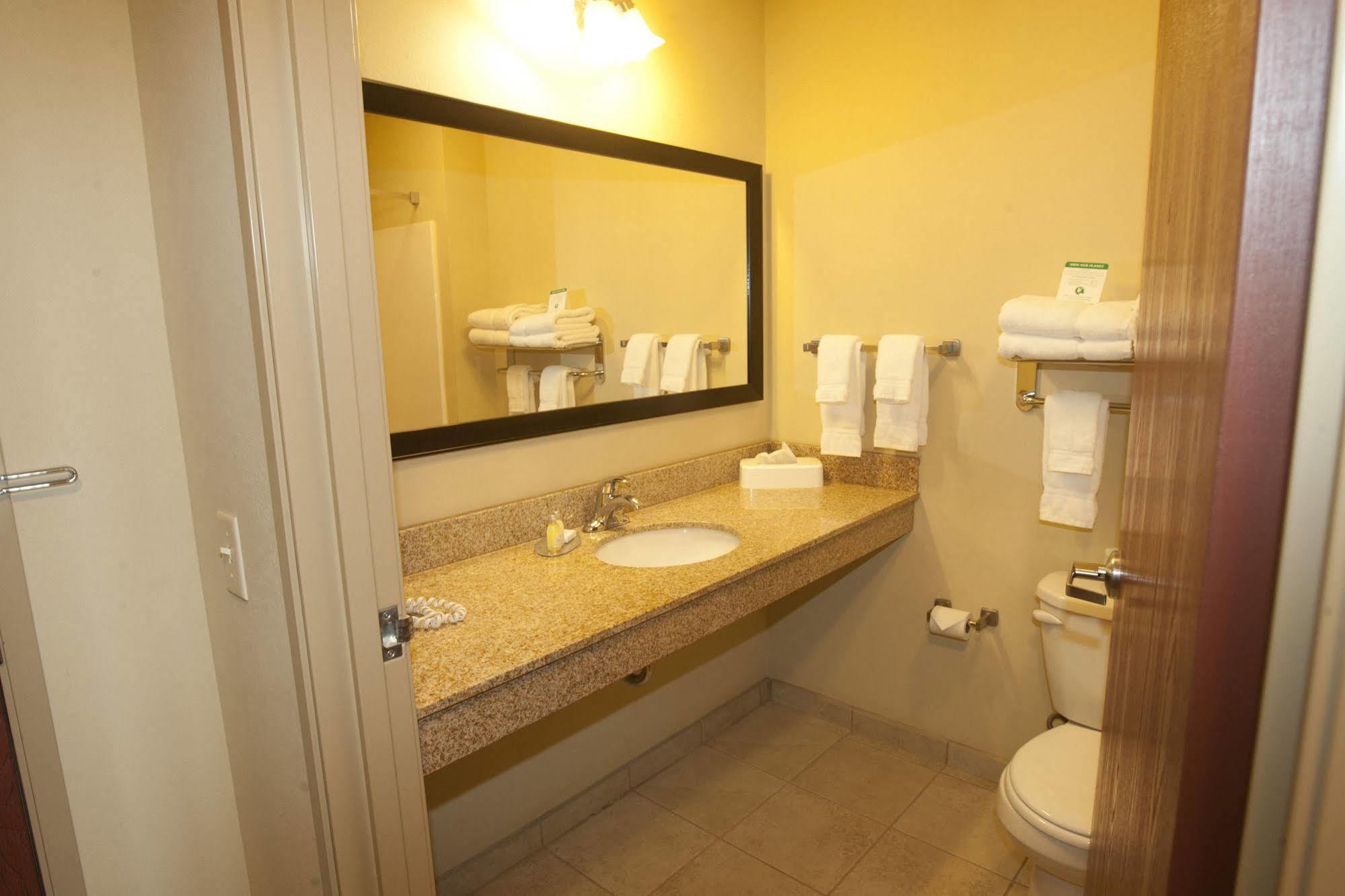 Cobblestone Inn & Suites - Langdon المظهر الخارجي الصورة